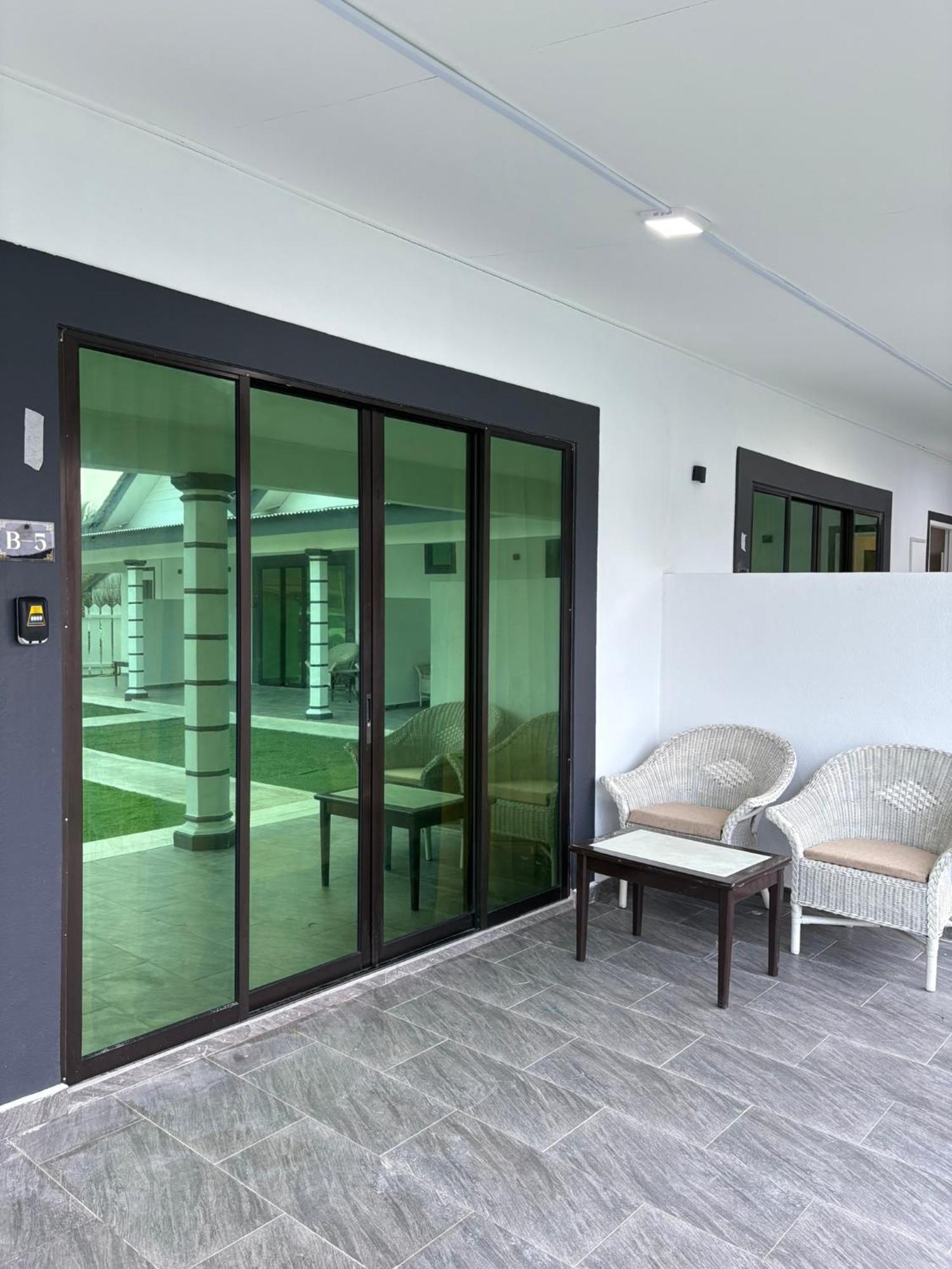 Eleven25 Roomstay Dungun Exteriör bild